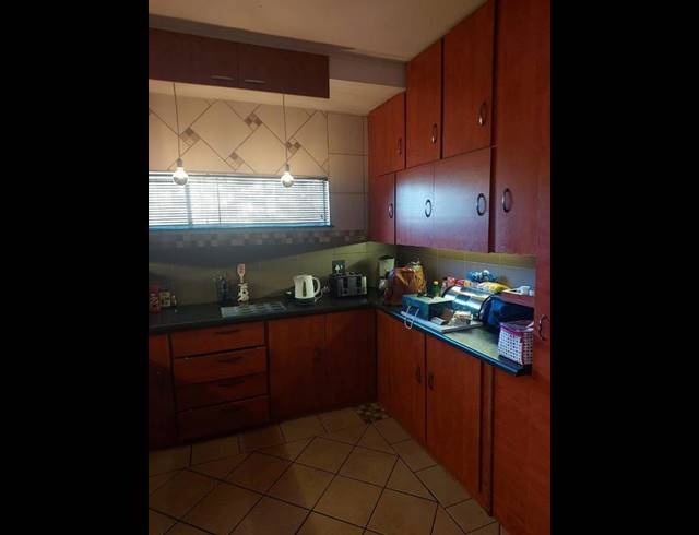 4 BEDROOM HOUSE FOR SALE IN LOURENSPARK